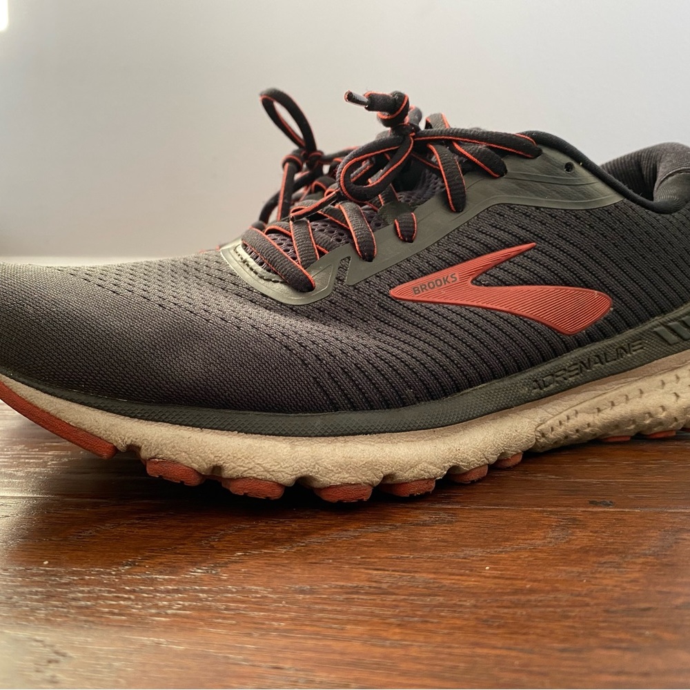 Brooks Adrenaline GTS 20 mens size 10